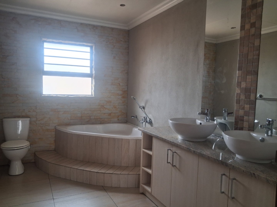 To Let 3 Bedroom Property for Rent in Hillside Free State